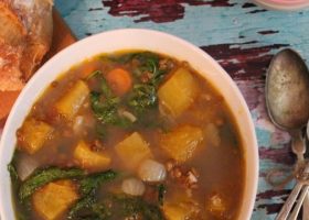 طريقة عمل شوربة القرع والعدس البني