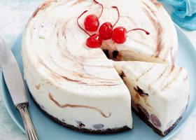 طريقة عمل كيكة الايس كريم بالكرز