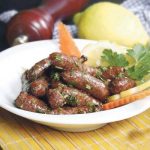 طريقة عمل النقانق بالثوم والكزبرة