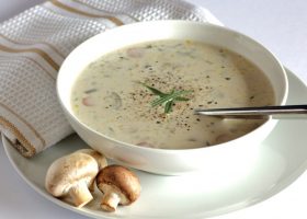 طريقة عمل شوربة الفطر والبصل