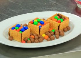 طريقة عمل حلى صناديق البسكويت