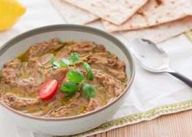 طريقة عمل الفول بالطحينة