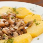 طريقة عمل البطاطس مع الفطر