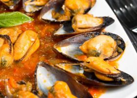 طريقة عمل يخنة ثمار البحر