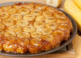 طريقة عمل كيكة الموز المقلوبة