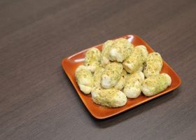 طريقة عمل غريبة بالفستق والتمر