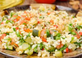 طريقة عمل سلطة البرغل والخضار