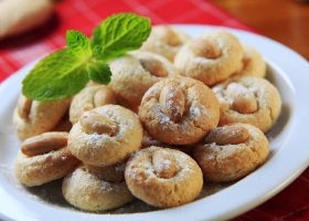 طريقة عمل بسكويت اللوز دايت