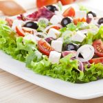 طريقة عمل سلطة يونانية لايت