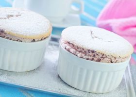 طريقة عمل سوفليه التوت الأحمر