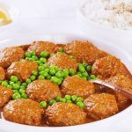 طريقة عمل كرات اللحم بصلصة الكاري