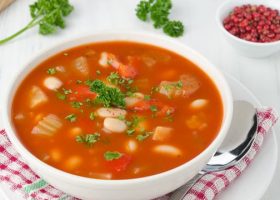 طريقة عمل حساء الخضار والمكرونة الإيطالي