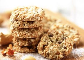 طريقة عمل بسكويت الشوفان والزبيب لايت