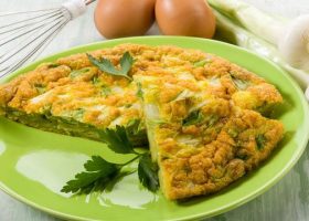 طريقة عمل العجة بالبصل