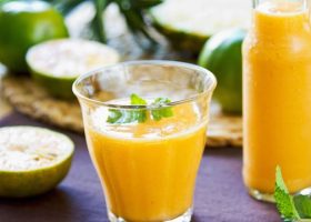 طريقة عمل سموثي الأناناس والمانجو والبرتقال