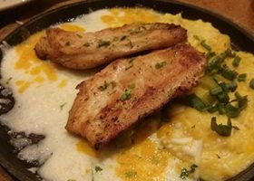 طريقة عمل دجاج مشوي مع الجبن والبطاطس المهروسة