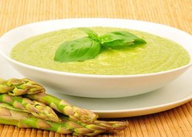 طريقة عمل حساء الهليون لايت