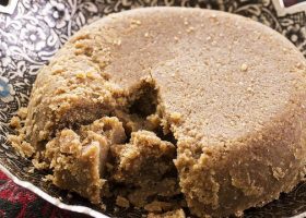 طريقة عمل حلى السميد المحموس بالقشطة