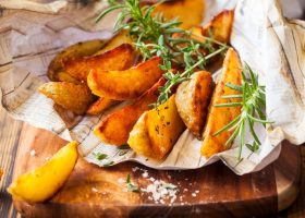 طريقة عمل بطاطس ودجز مشوية لايت