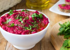 طريقة عمل صلصة الحمص والشمندر