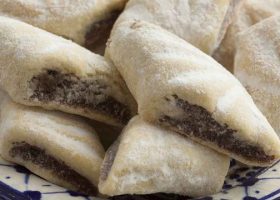 طريقة عمل حلى المقروطة بالتمر