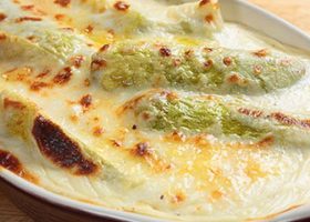 طريقة عمل غراتان الكوسا بالبشاميل