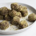 طريقة عمل كرات الشوفان بالفستق الحلبي