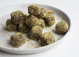 طريقة عمل كرات الشوفان بالفستق الحلبي