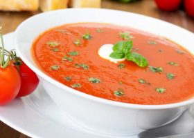 طريقة عمل حساء الطماطم بالكريمة لايت