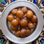 طريقة عمل لقيمات بدبس التمر