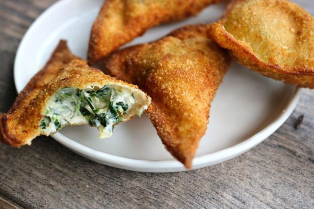 طريقة عمل سمبوسة بالسبانخ