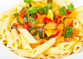 طريقة عمل المكرونة بالخضار