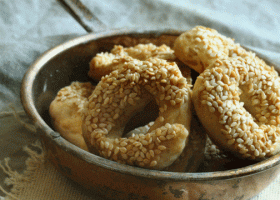 طريقة عمل كعك السمسم السعودي