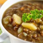 طريقة عمل شوربة العدس بالبطاطس والجزر