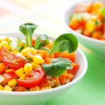طريقة عمل سلطة الذرة بالطماطم