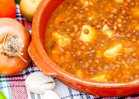 طريقة عمل شوربة العدس الكويتية