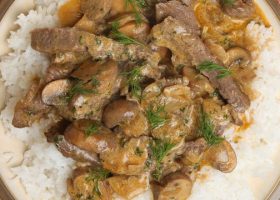 طريقة عمل ستروغونوف باللحم لايت