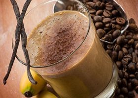 طريقة عمل سموثي الموز والقهوة