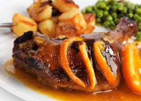 طريقة عمل بط مشوي مع صلصة البرتقال