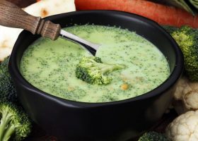 طريقة عمل حساء البروكلي والجبن لايت