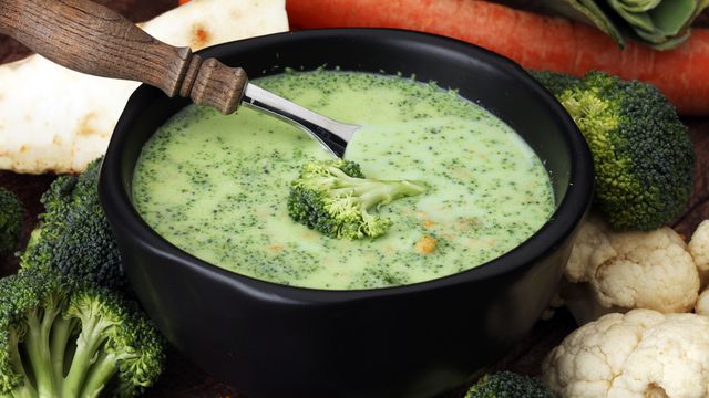 طريقة عمل حساء البروكلي والجبن لايت