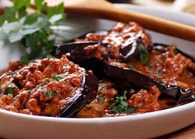طريقة عمل باذنجان باللحم المفروم