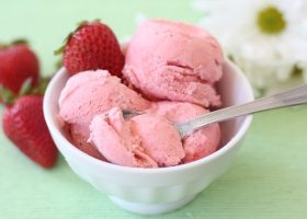 طريقة عمل ايس كريم الفراولة للرجيم