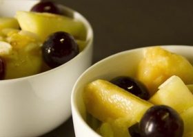 طريقة عمل سلطة الخوخ والشمام