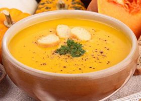 طريقة عمل شوربة القرع بالقشدة