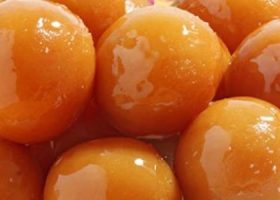 طريقة عمل اللقيمات بالحليب