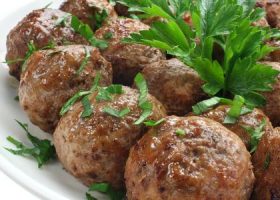 طريقة عمل كرات اللحم المفروم المقلية