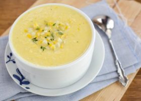 طريقة عمل شوربة الذرة بالحليب