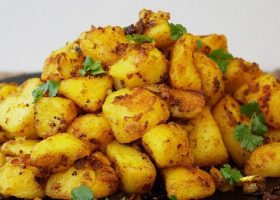 طريقة عمل البطاطس بالكاري الهندية