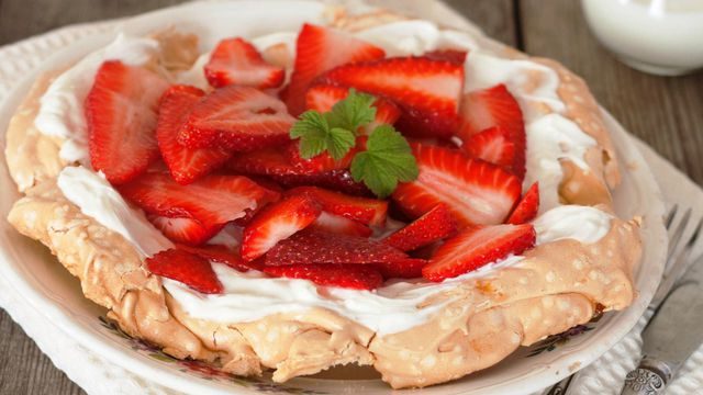 طريقة عمل حلى البافلوفا الروسي